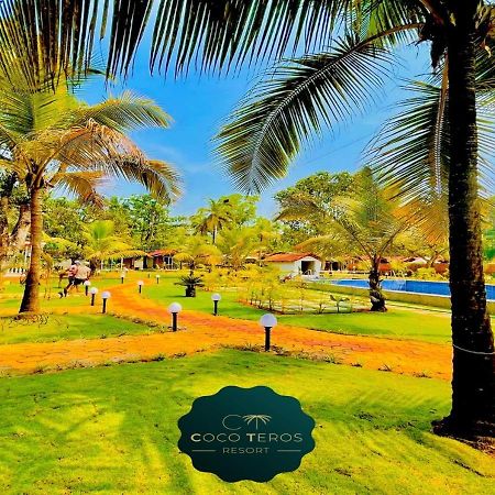 Coco Teros Resort Mandrem Bagian luar foto