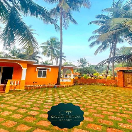 Coco Teros Resort Mandrem Bagian luar foto