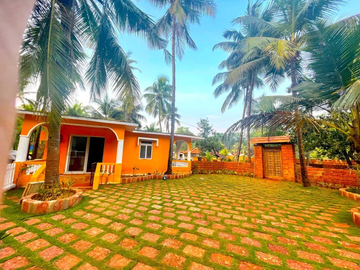 Coco Teros Resort Mandrem Bagian luar foto