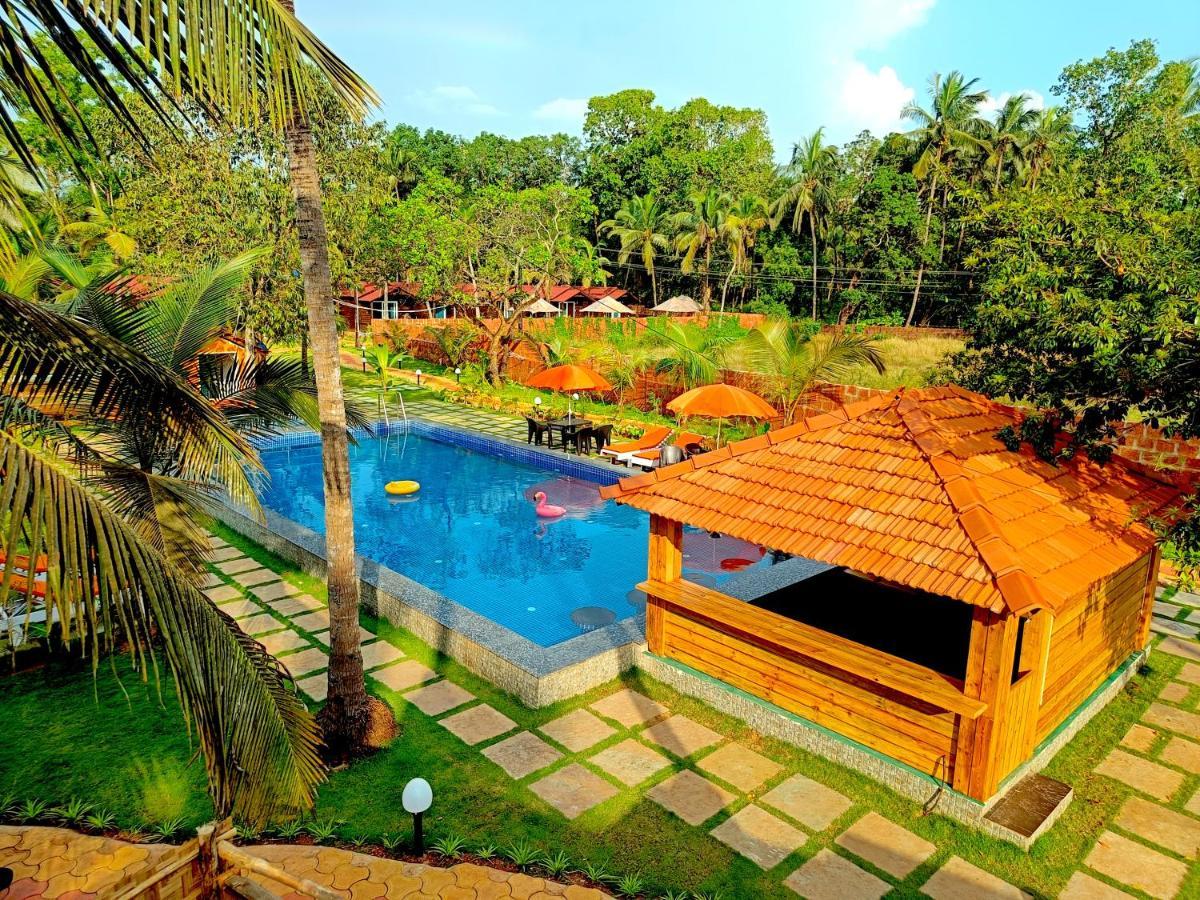 Coco Teros Resort Mandrem Bagian luar foto