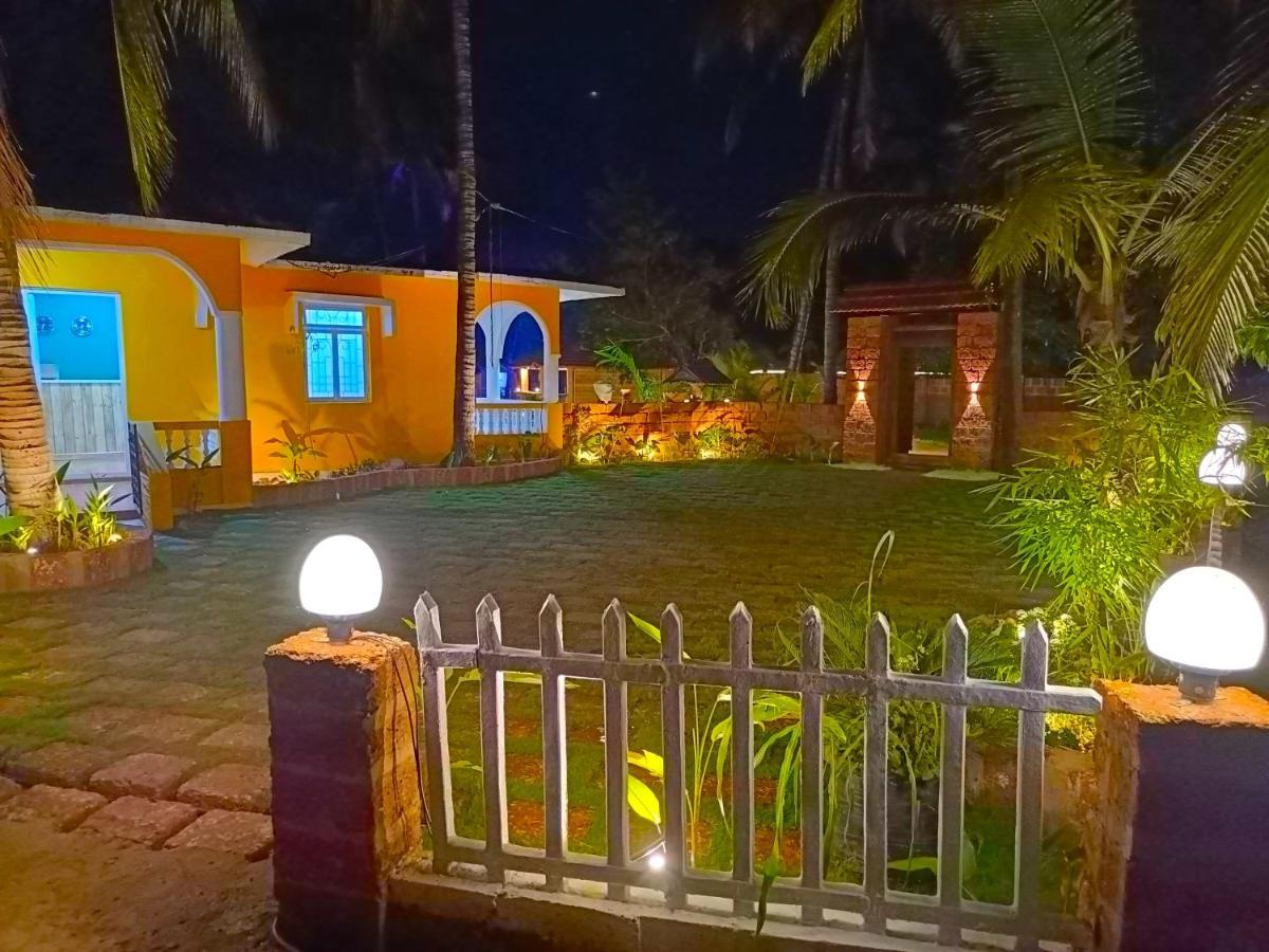 Coco Teros Resort Mandrem Bagian luar foto