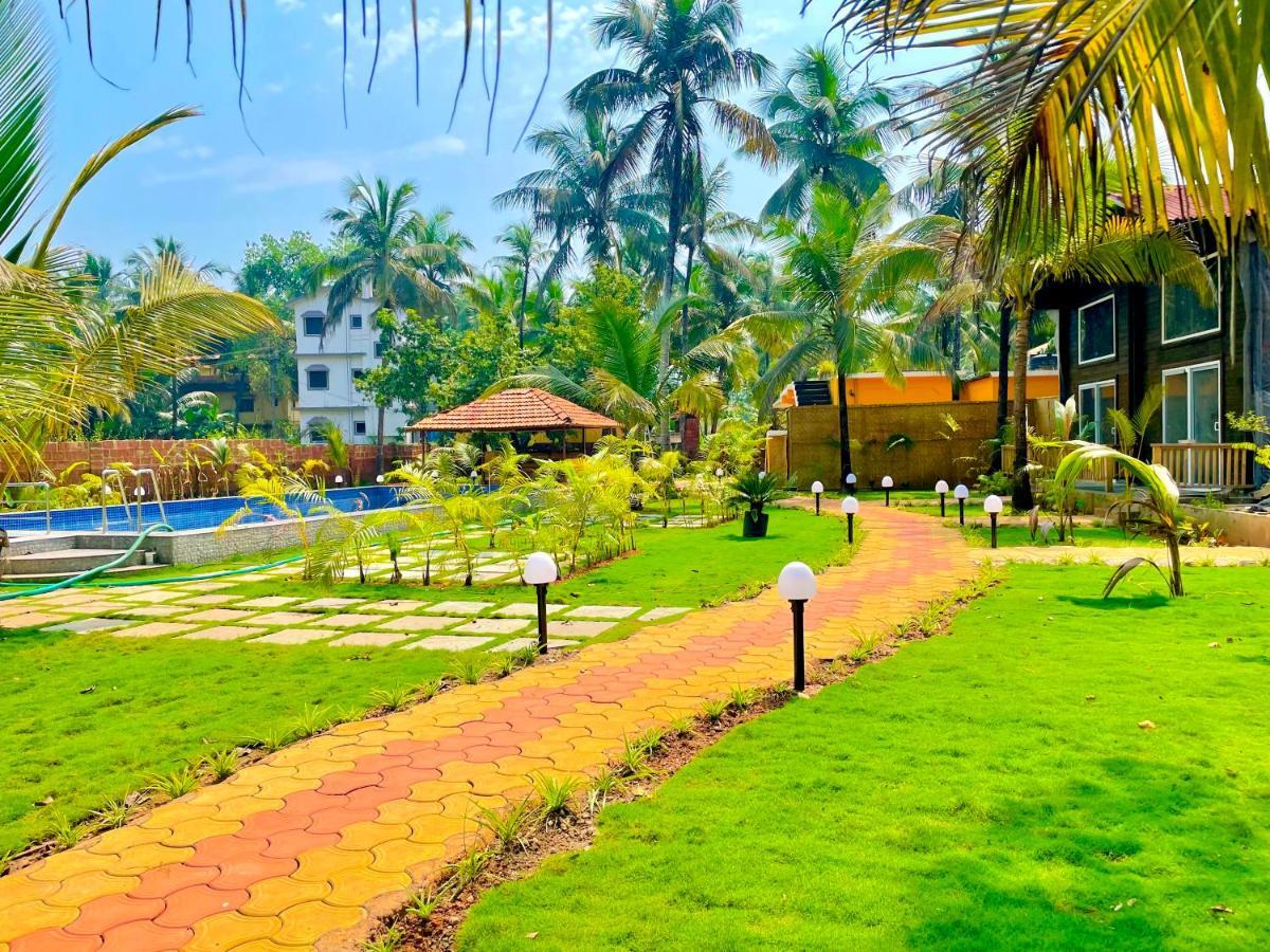 Coco Teros Resort Mandrem Bagian luar foto