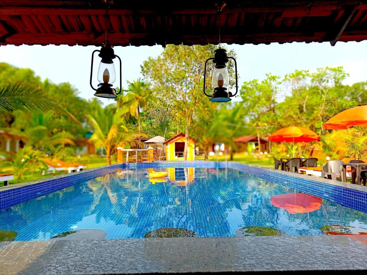 Coco Teros Resort Mandrem Bagian luar foto