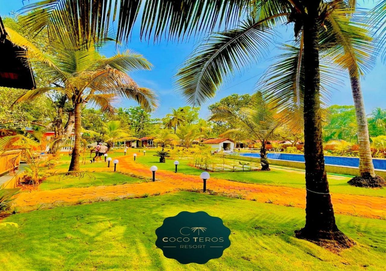 Coco Teros Resort Mandrem Bagian luar foto