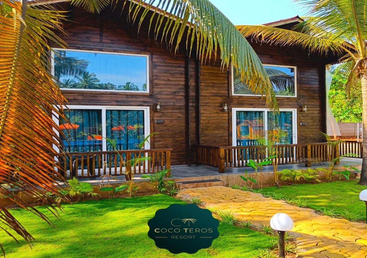 Coco Teros Resort Mandrem Bagian luar foto