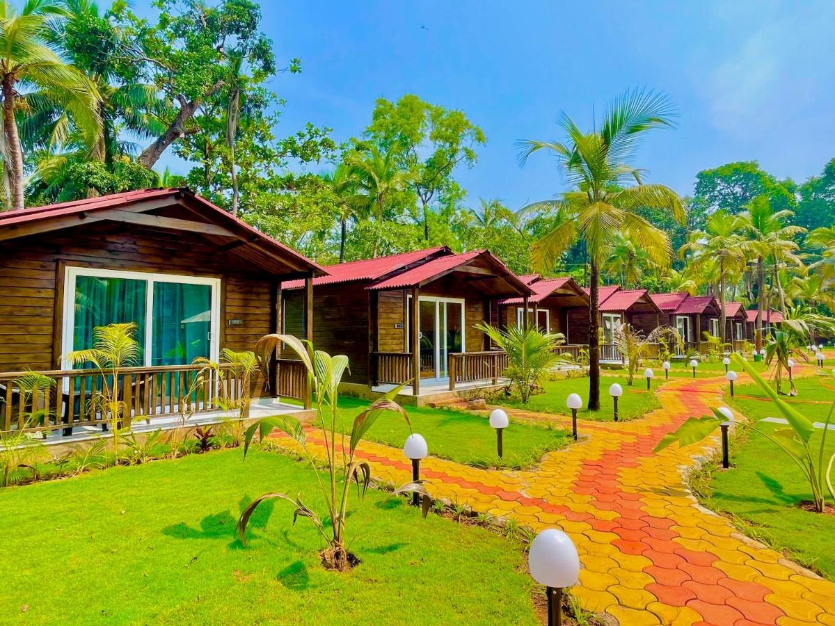 Coco Teros Resort Mandrem Bagian luar foto