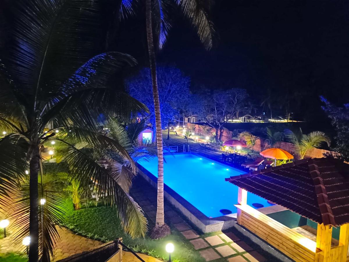 Coco Teros Resort Mandrem Bagian luar foto