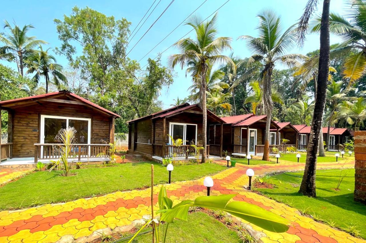 Coco Teros Resort Mandrem Bagian luar foto