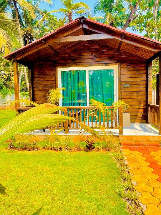 Coco Teros Resort Mandrem Bagian luar foto