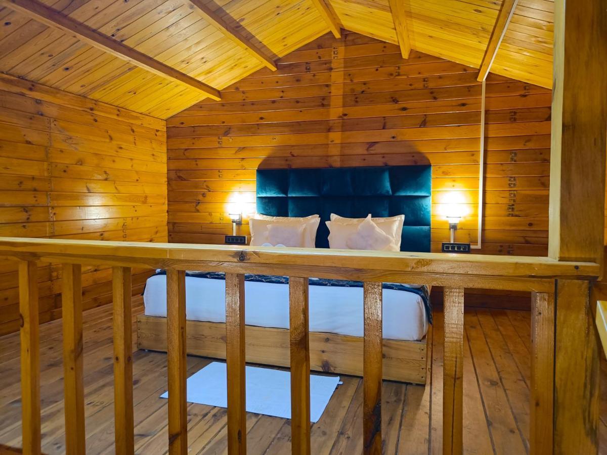 Coco Teros Resort Mandrem Bagian luar foto