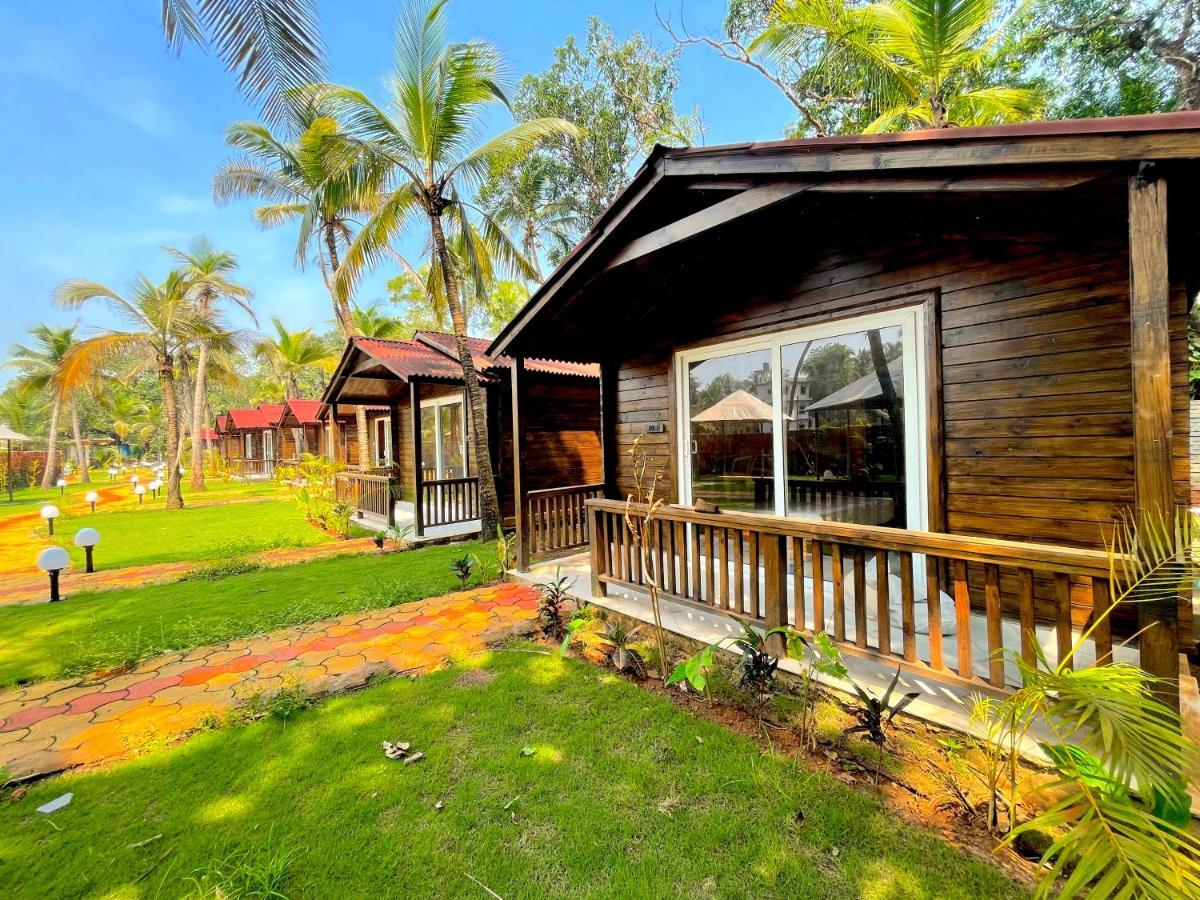 Coco Teros Resort Mandrem Bagian luar foto