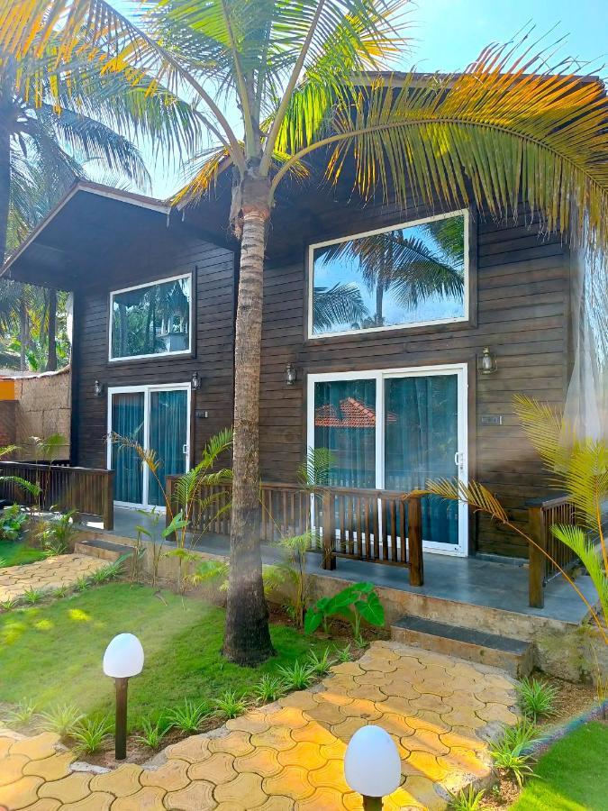 Coco Teros Resort Mandrem Bagian luar foto
