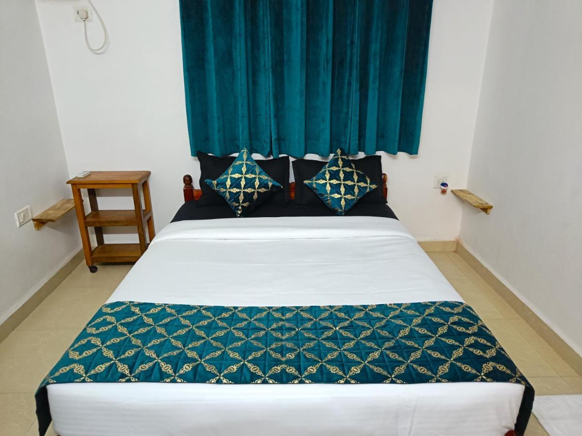 Coco Teros Resort Mandrem Bagian luar foto