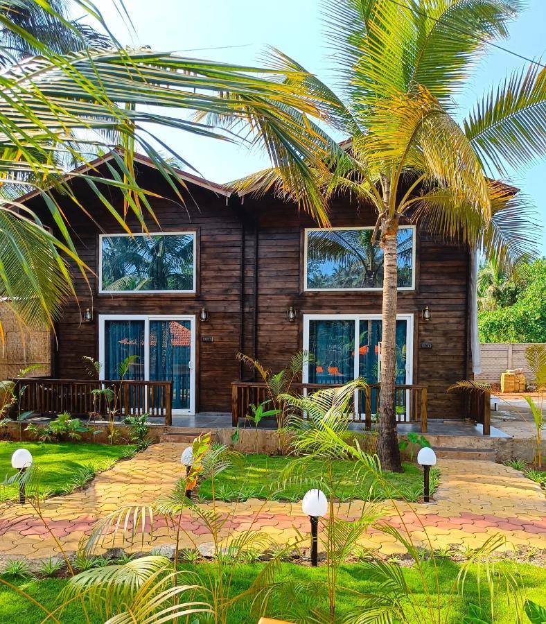 Coco Teros Resort Mandrem Bagian luar foto